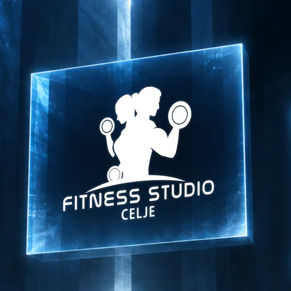 Logotip Fitness Studio Celje na svetlečem modrem panelu